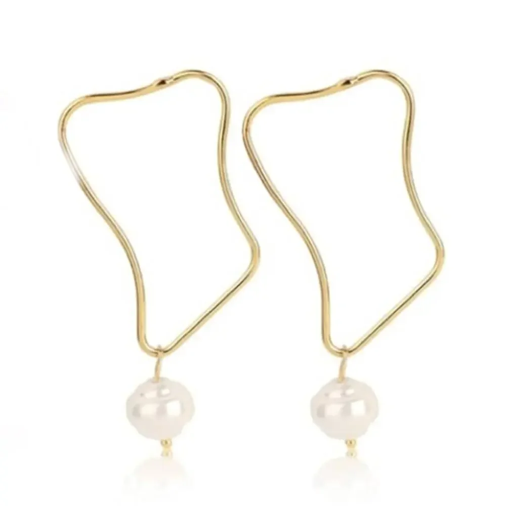 Pearl and Gold Drop Earrings